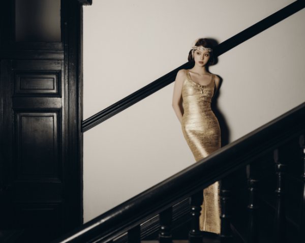 欧阳娜娜金裙摆突显好体格 好意思艳光辉裹着柔缓绮梦